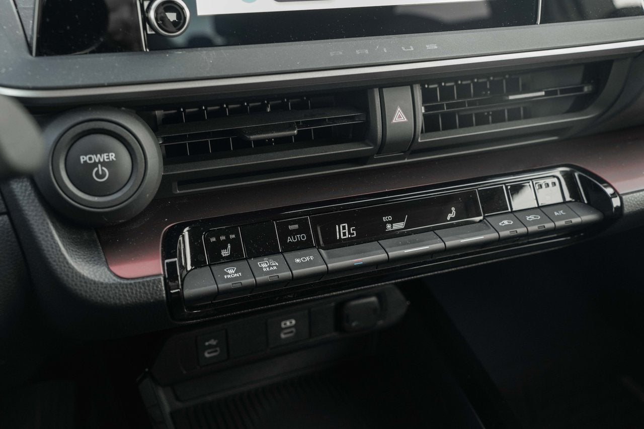 2024 Toyota PRIUS PRIME SE