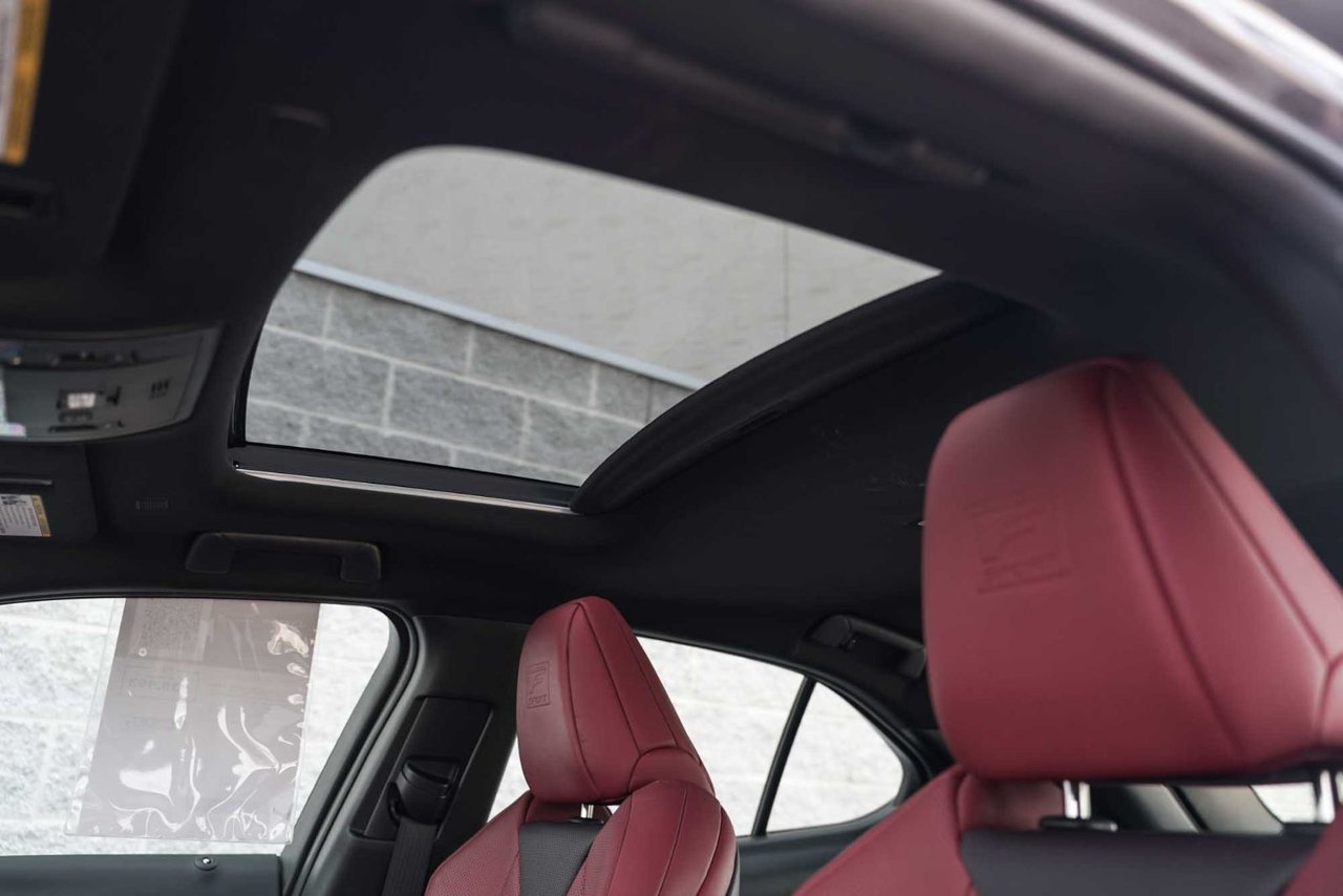2023 Lexus UX 250h F SPORT 1 AWD BAS KM HYBRIDE CUIR TOIT