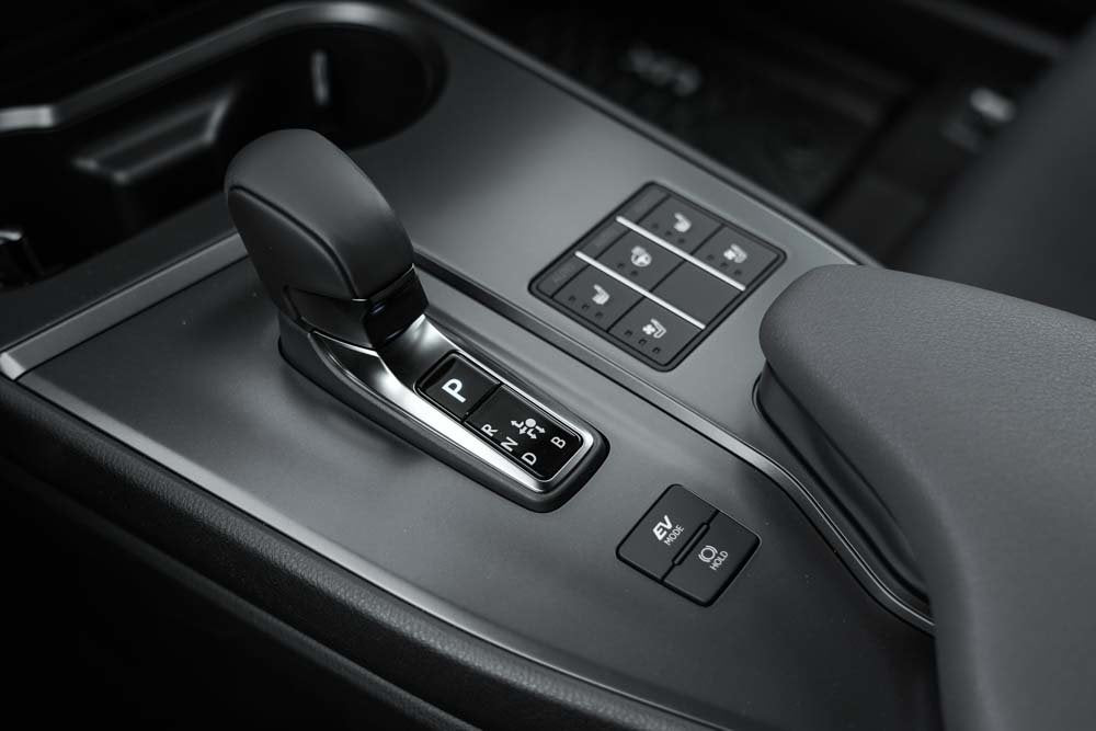 2025 Lexus UXH NONE