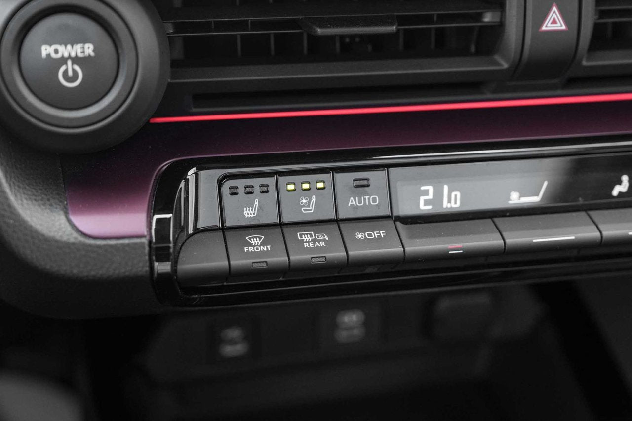2024 Toyota PRIUS PRIME XSE PREMIUM