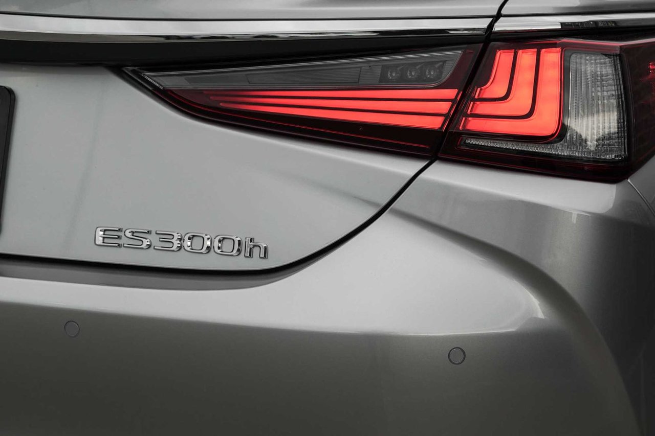 2025 Lexus ESH NONE