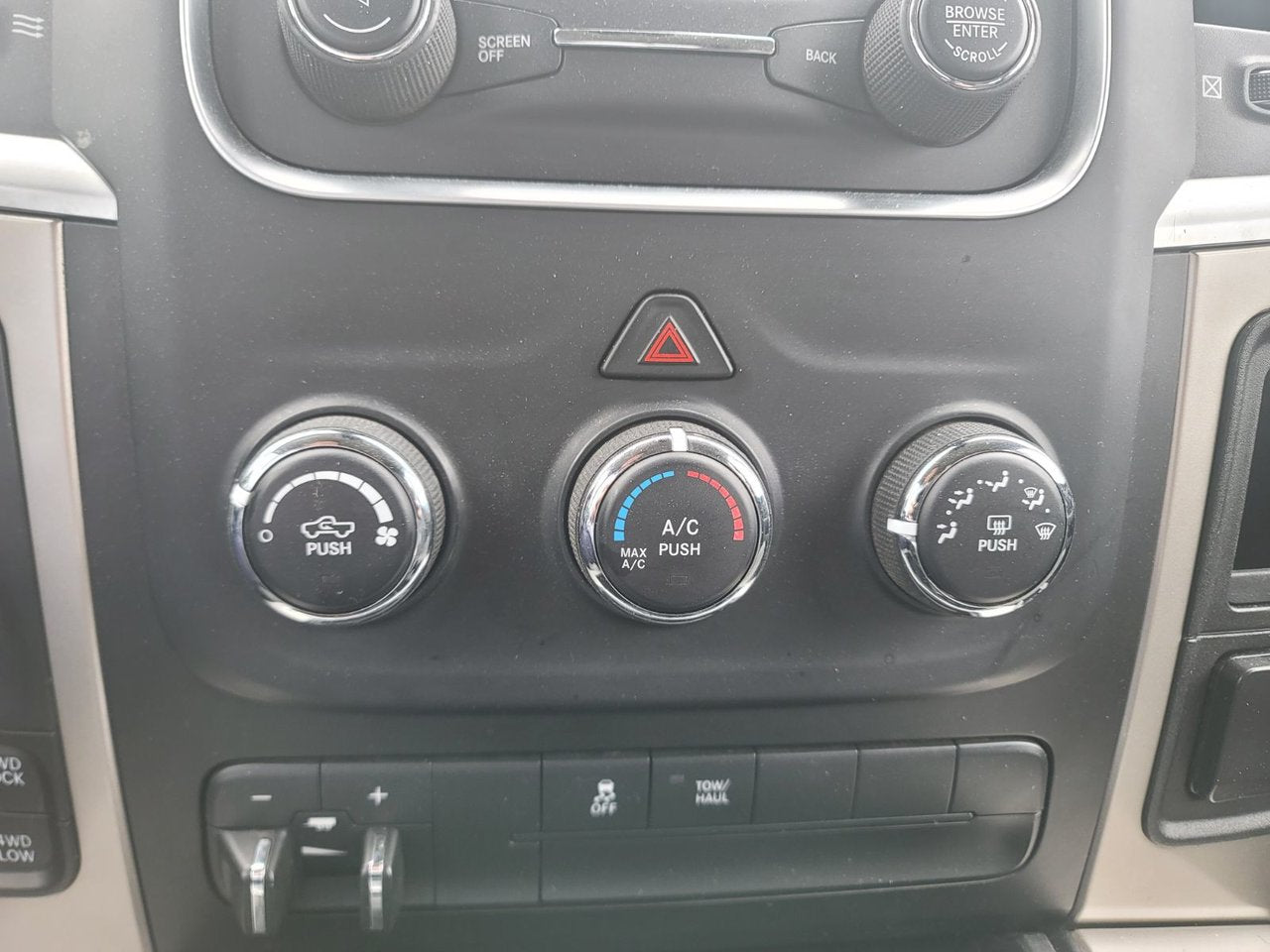 2015 Ram 1500 SLT/BIG HORN/CREW CAB 145.5/AWD/DIESEL