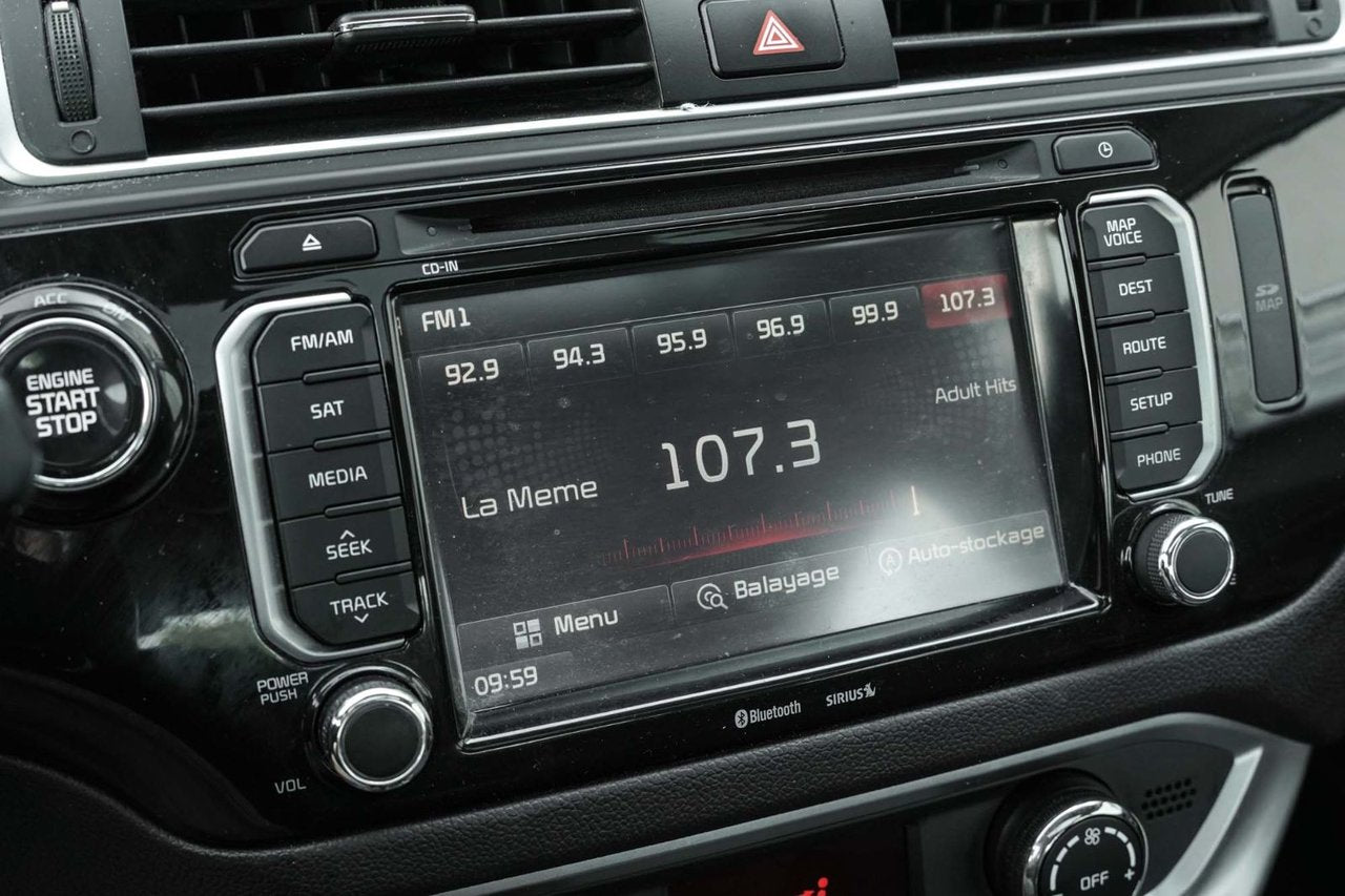 2016 Kia Rio SX; CUIR TOIT CAMERA SIEGE CHAUFFANT BLUETOOTH MAG