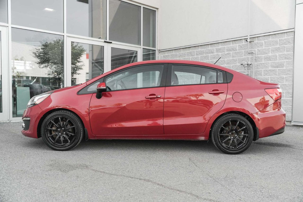 2016 Kia Rio SX; CUIR TOIT CAMERA SIEGE CHAUFFANT BLUETOOTH MAG