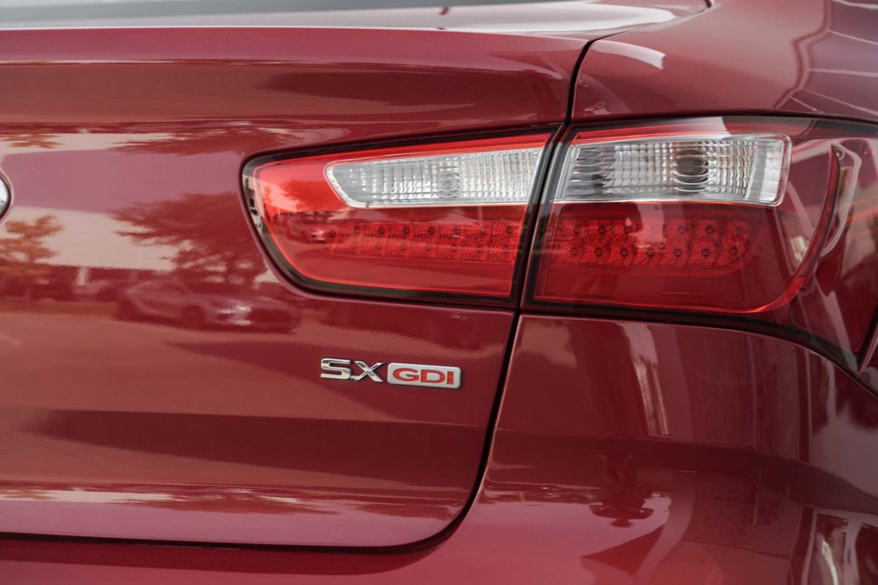 2016 Kia Rio SX; CUIR TOIT CAMERA SIEGE CHAUFFANT BLUETOOTH MAG