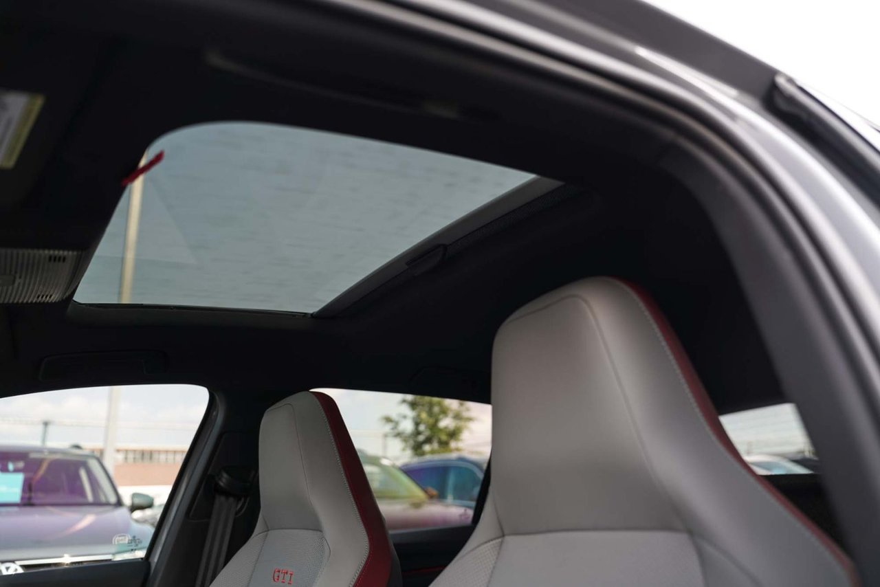 2024 Volkswagen Golf GTI PERFORMANCE/HUD/KEYLESS/VENTED SEATS/HARMAN KARDON