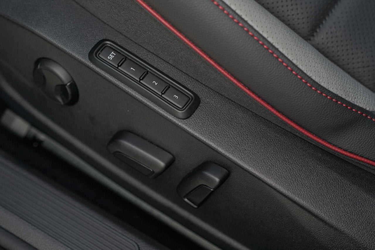 2024 Volkswagen Golf GTI PERFORMANCE/HUD/KEYLESS/VENTED SEATS/HARMAN KARDON