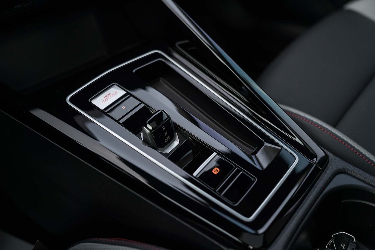 2024 Volkswagen Golf GTI PERFORMANCE/HUD/KEYLESS/VENTED SEATS/HARMAN KARDON