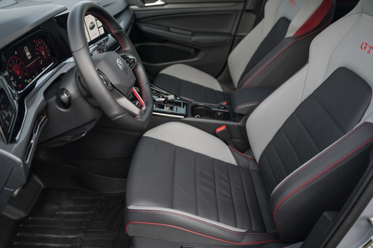 2024 Volkswagen Golf GTI PERFORMANCE/HUD/KEYLESS/VENTED SEATS/HARMAN KARDON