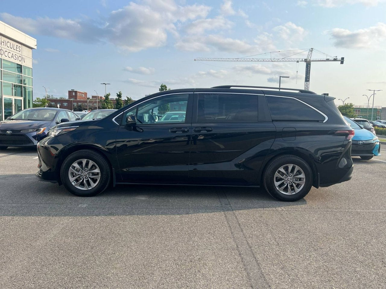 2024 Toyota Sienna LE 8 PASSENGERS!!!
