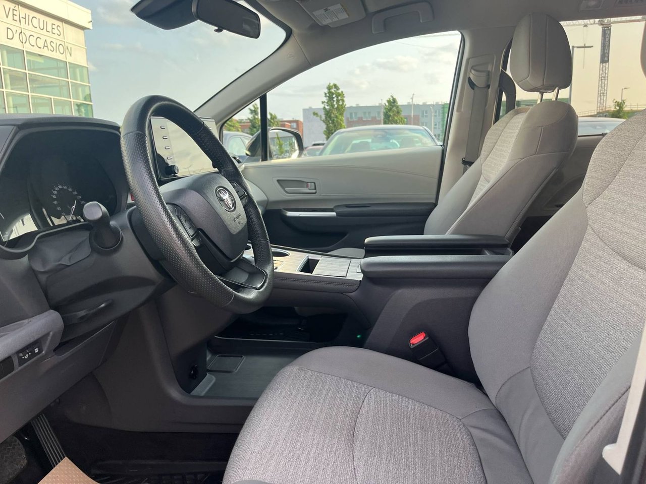 2024 Toyota Sienna LE 8 PASSENGERS!!!