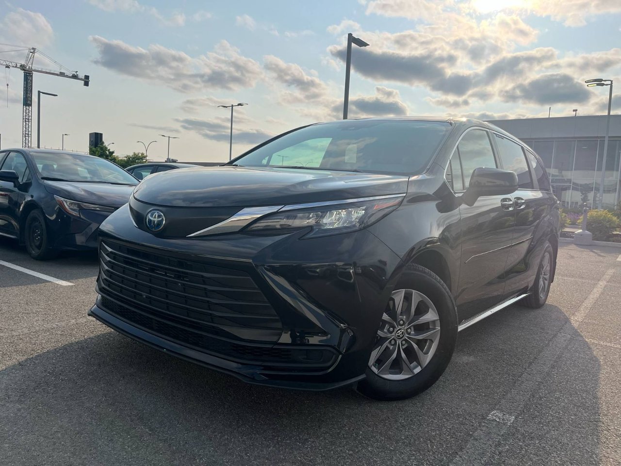 2024 Toyota Sienna LE 8 PASSENGERS!!!