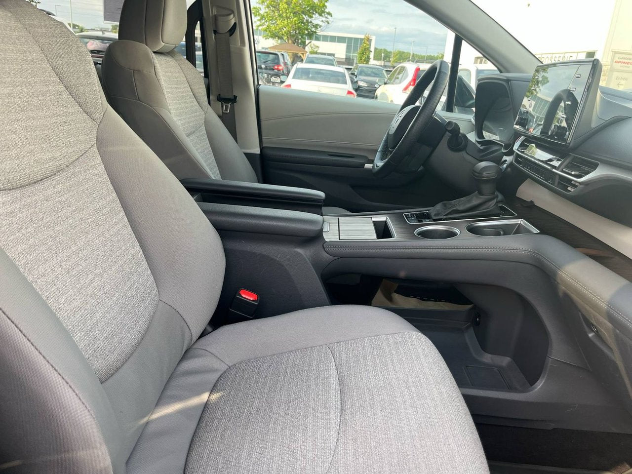 2024 Toyota Sienna LE 8 PASSENGERS!!!