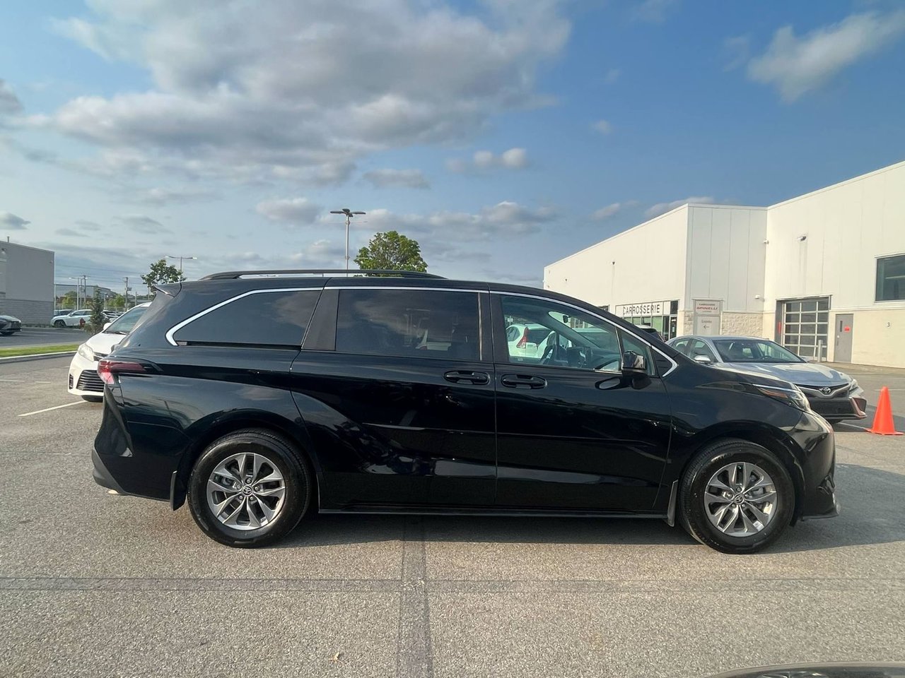 2024 Toyota Sienna LE 8 PASSENGERS!!!