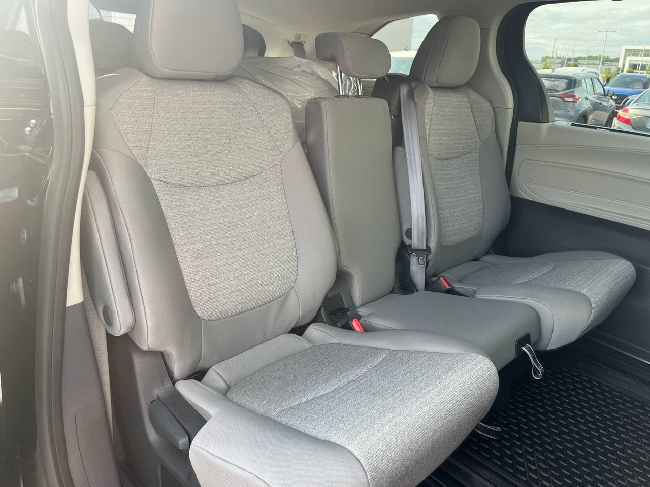 2024 Toyota Sienna LE 8 PASSENGERS!!!