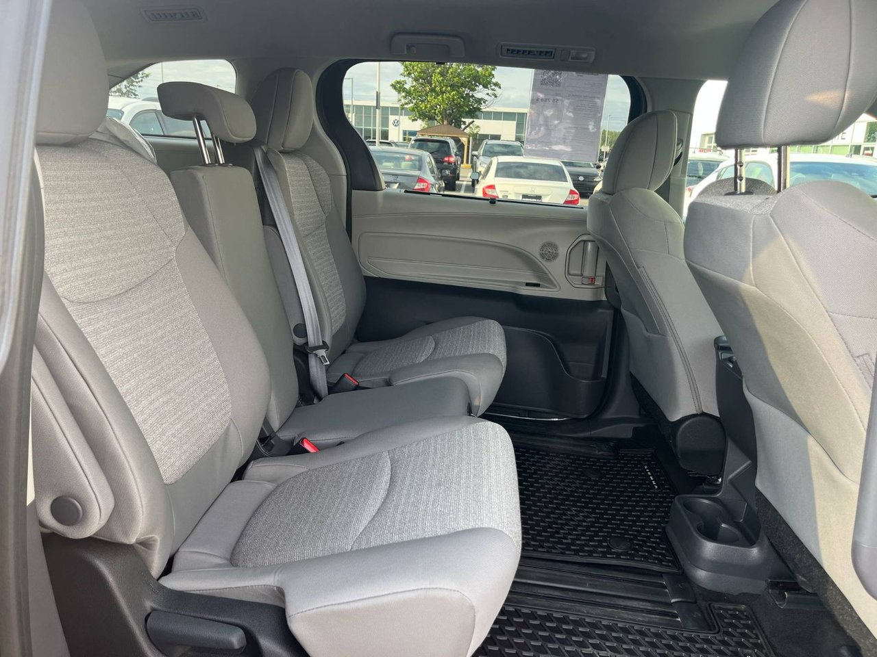 2024 Toyota Sienna LE 8 PASSENGERS!!!