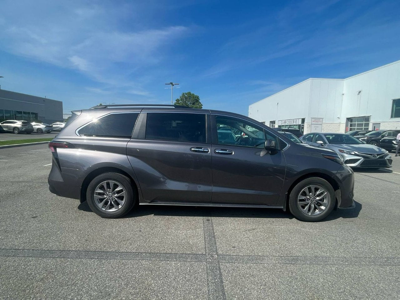 2023 Toyota Sienna XLE HYBRID