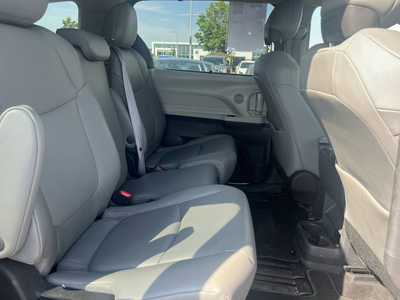 2023 Toyota Sienna XLE HYBRID