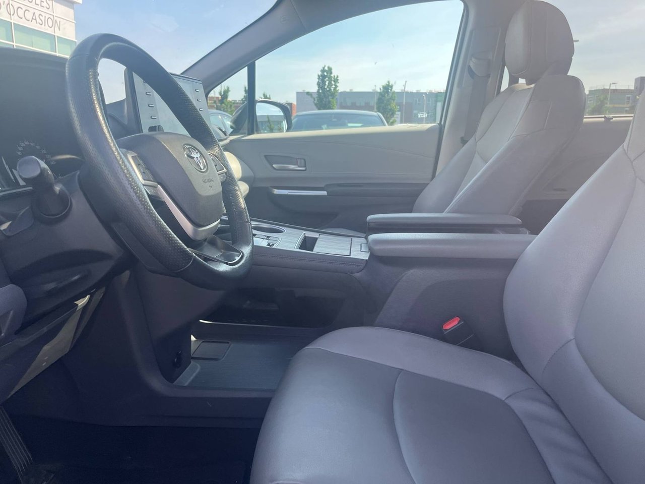 2023 Toyota Sienna XLE HYBRID