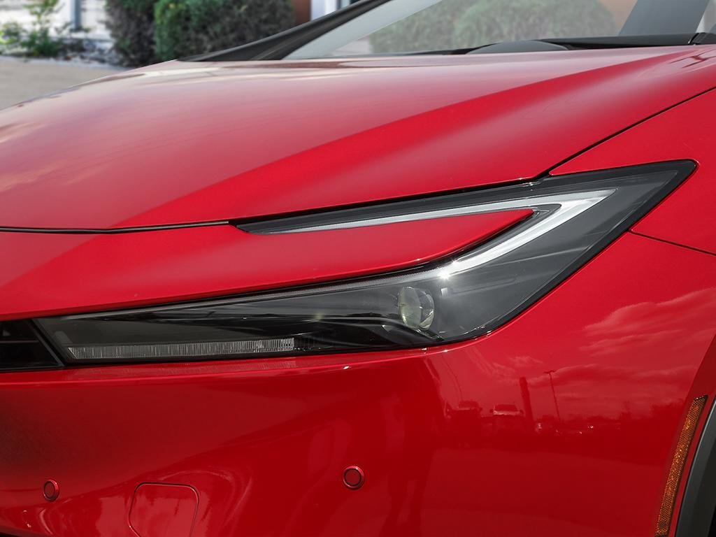 2025 Toyota Prius Plug-in Hybrid SE