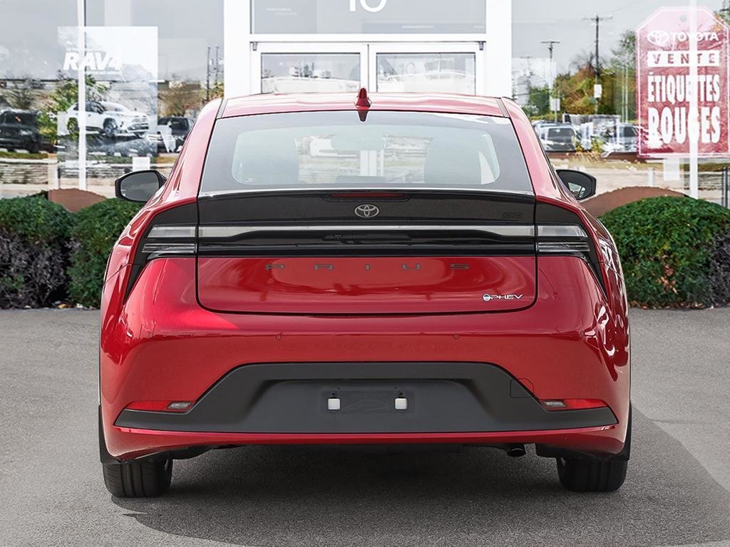 2025 Toyota Prius Plug-in Hybrid SE