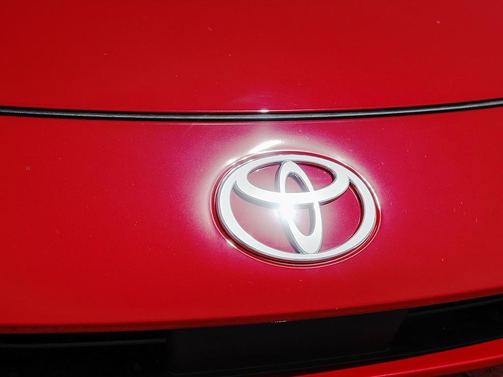 2025 Toyota Prius Plug-in Hybrid SE