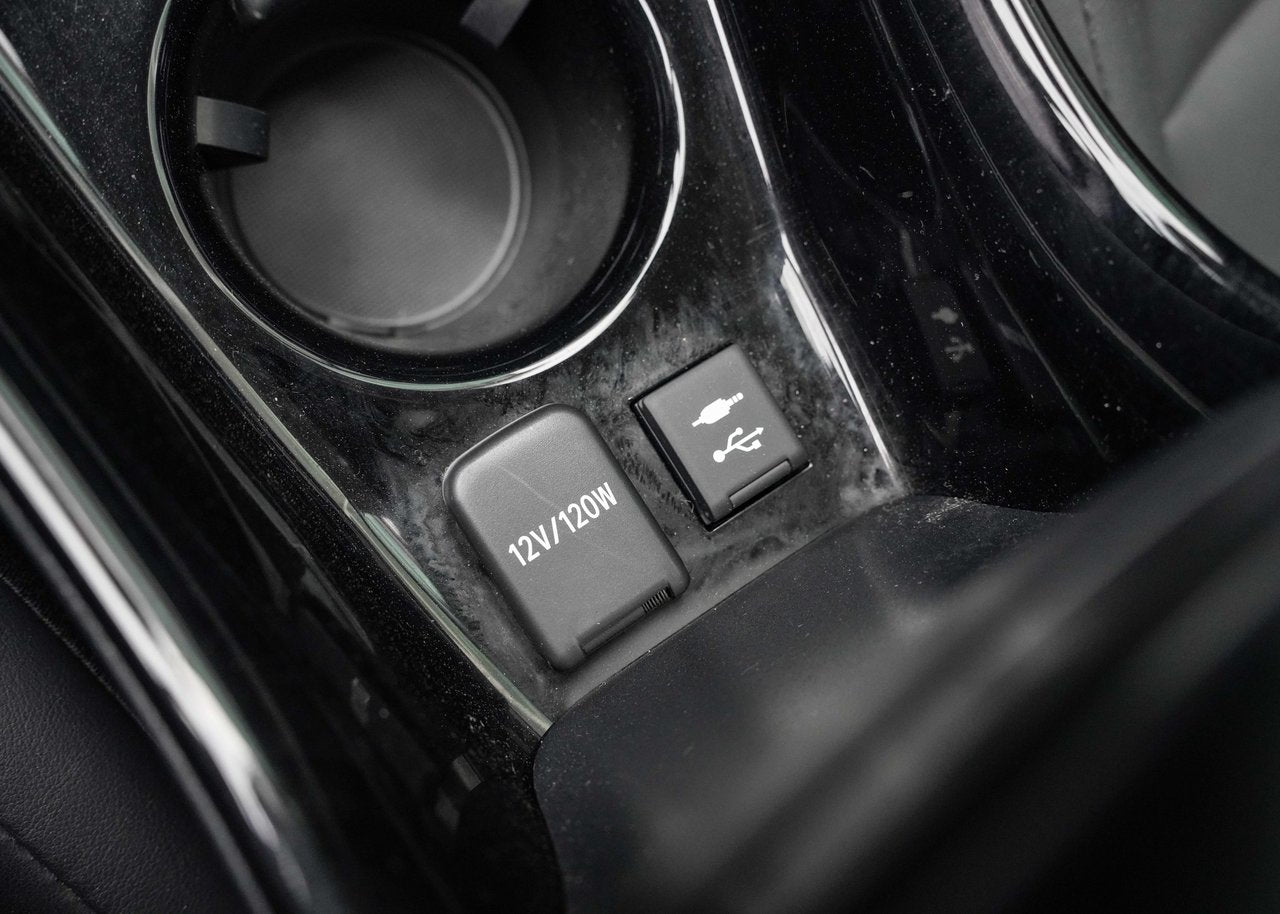 2019 Toyota Prius TECH PACKAGE!!
