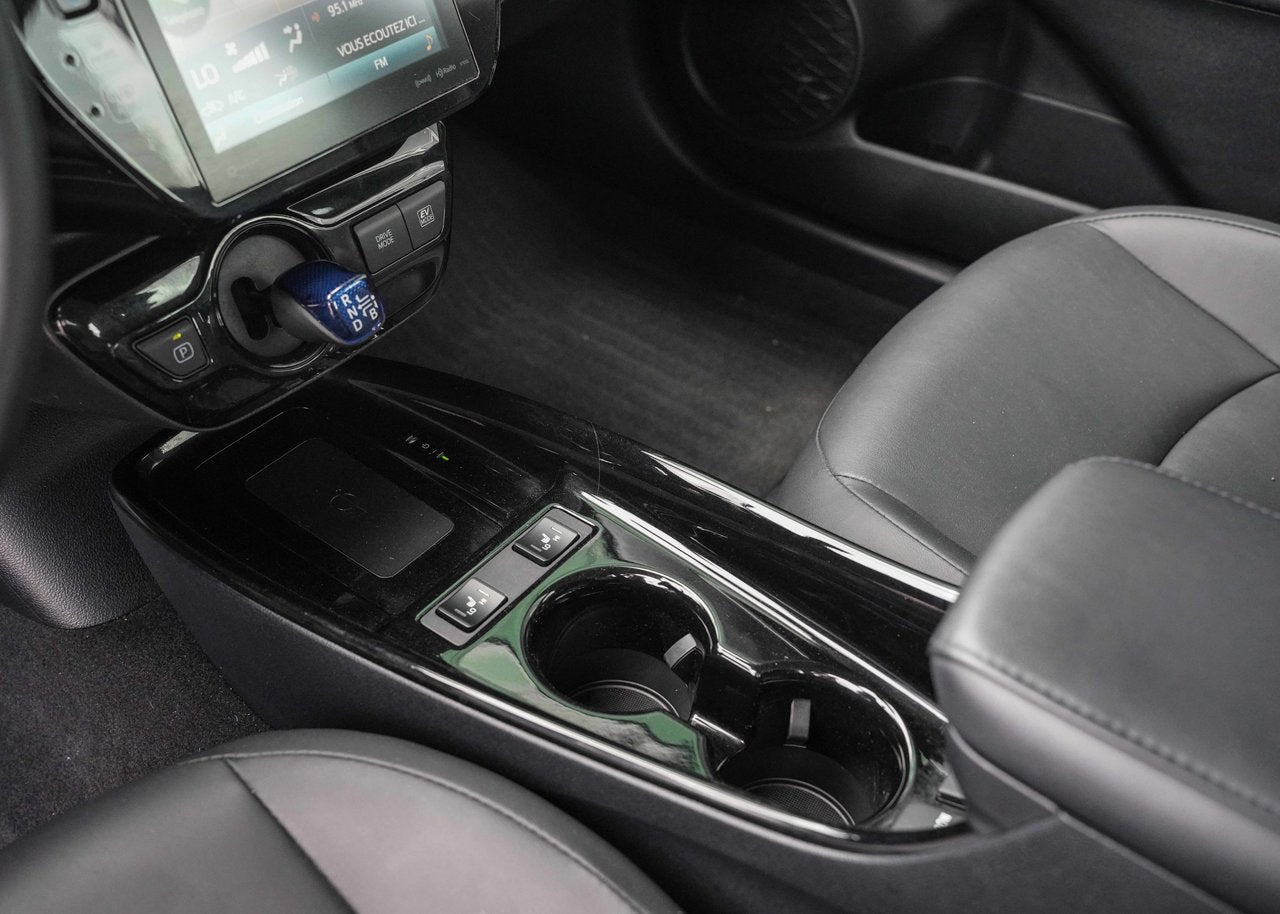 2019 Toyota Prius TECH PACKAGE!!