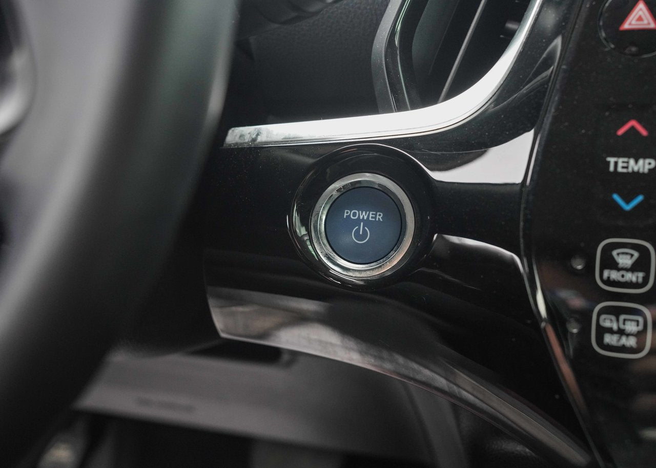 2019 Toyota Prius TECH PACKAGE!!