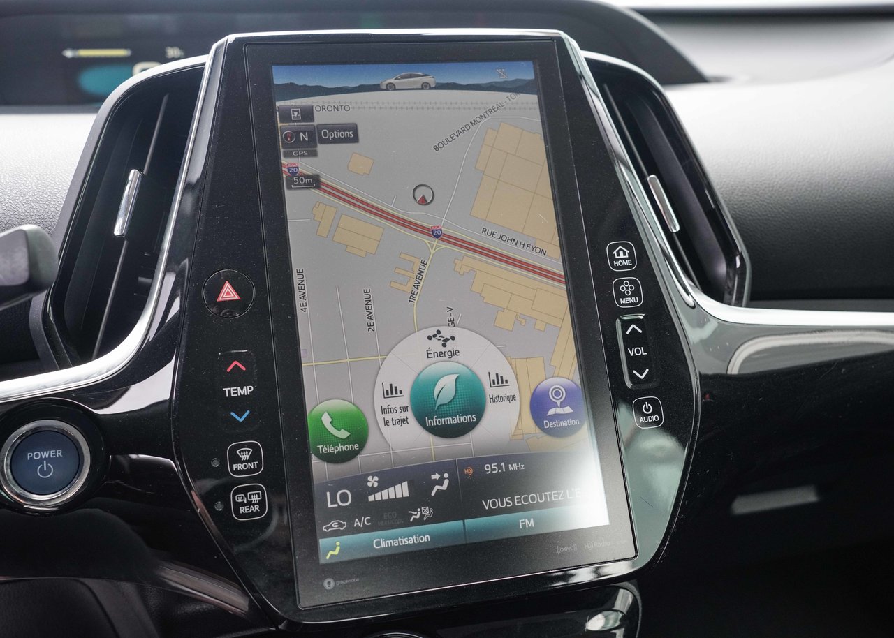 2019 Toyota Prius TECH PACKAGE!!