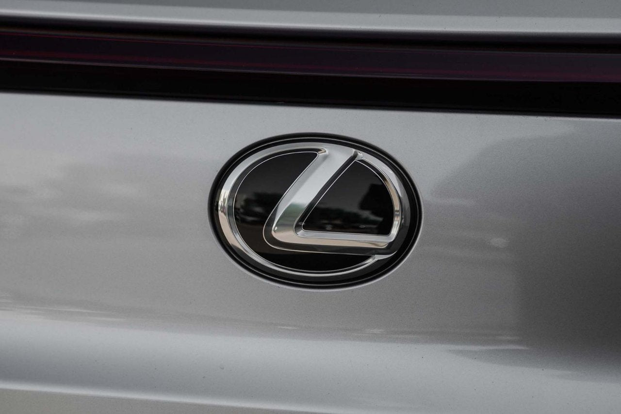 2025 Lexus UX HYBRID 300h
