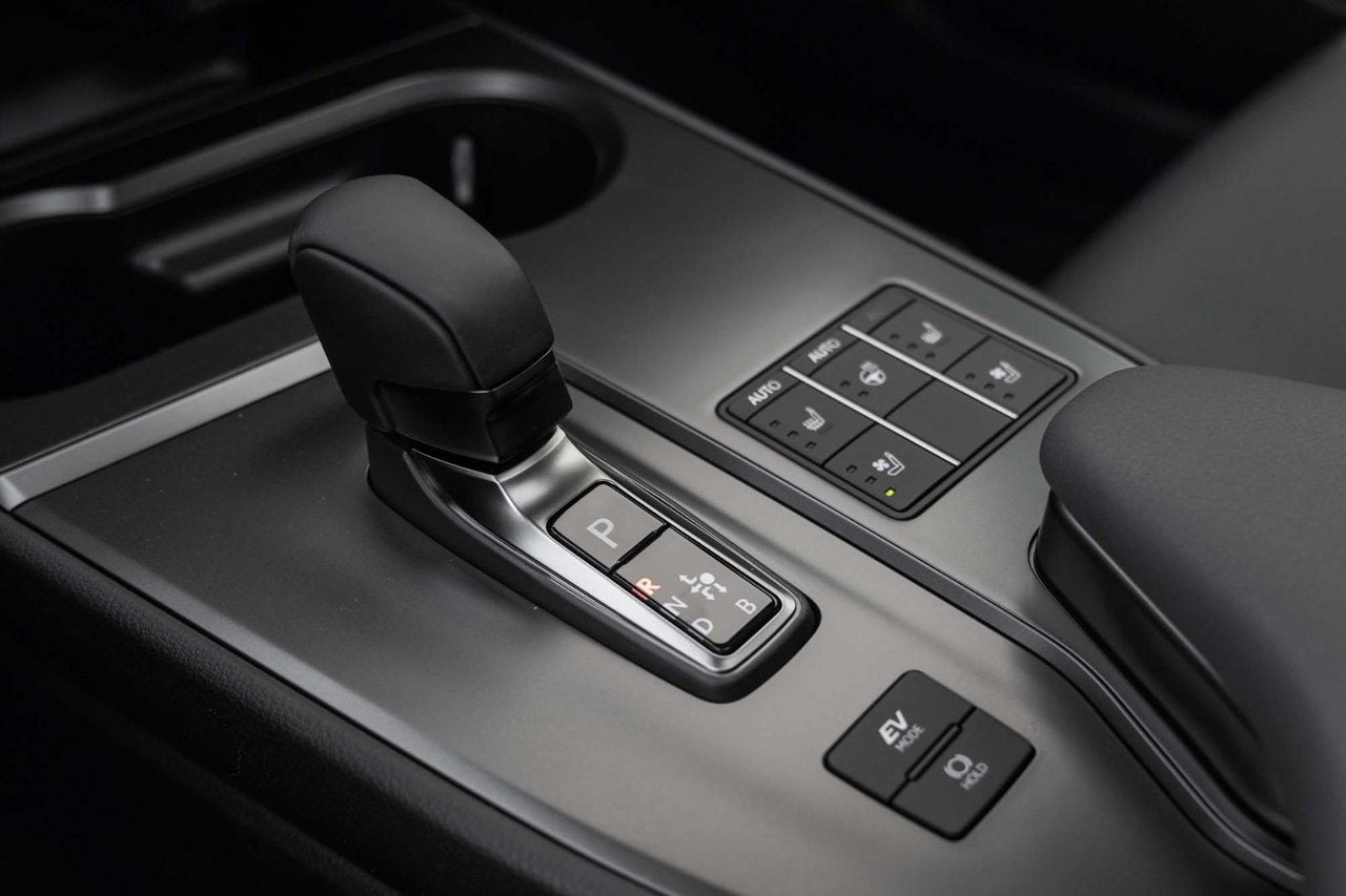 2025 Lexus UX HYBRID 300h