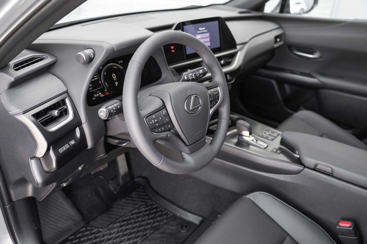 2025 Lexus UX HYBRID 300h