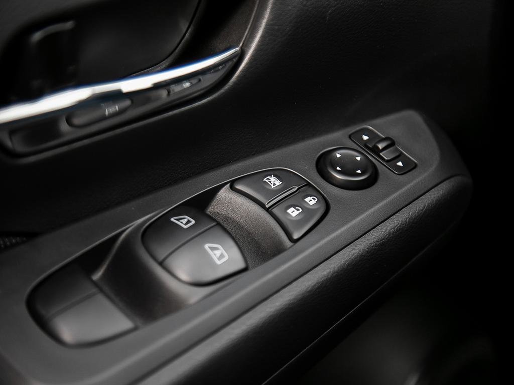 2025 Nissan Kicks Play SV FWD