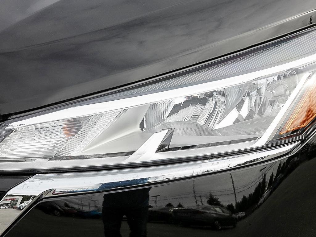 2025 Nissan Kicks Play SV FWD