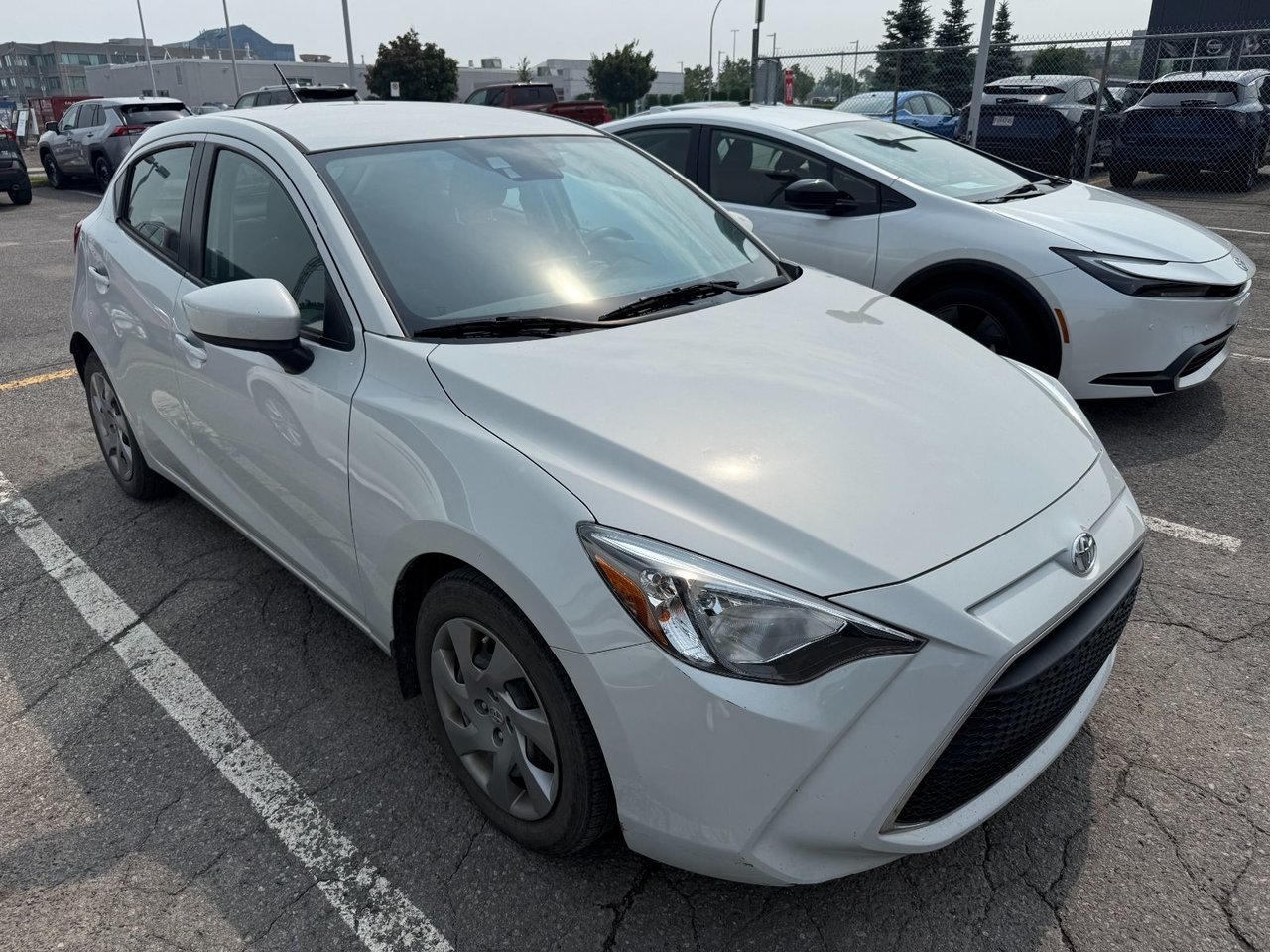 2020 Toyota Yaris Hatchback LE
