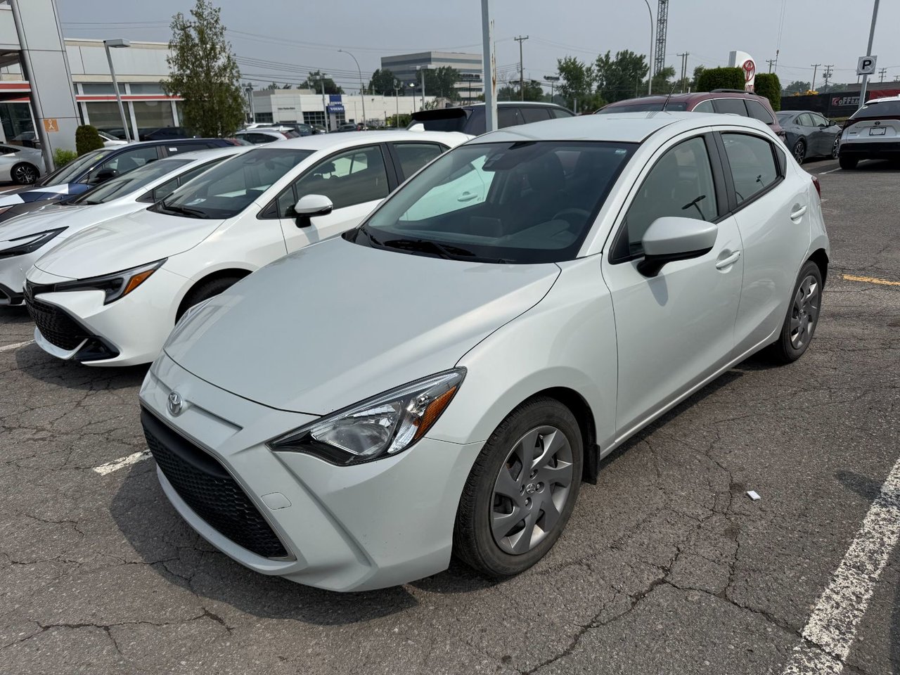 2020 Toyota Yaris Hatchback LE