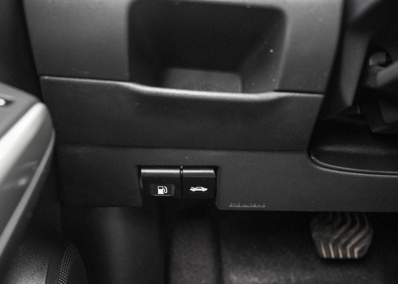 2020 Nissan Kicks SR; CUIR CAMERA ANGLES MORT SIEGES CHAUFFANT MAGS
