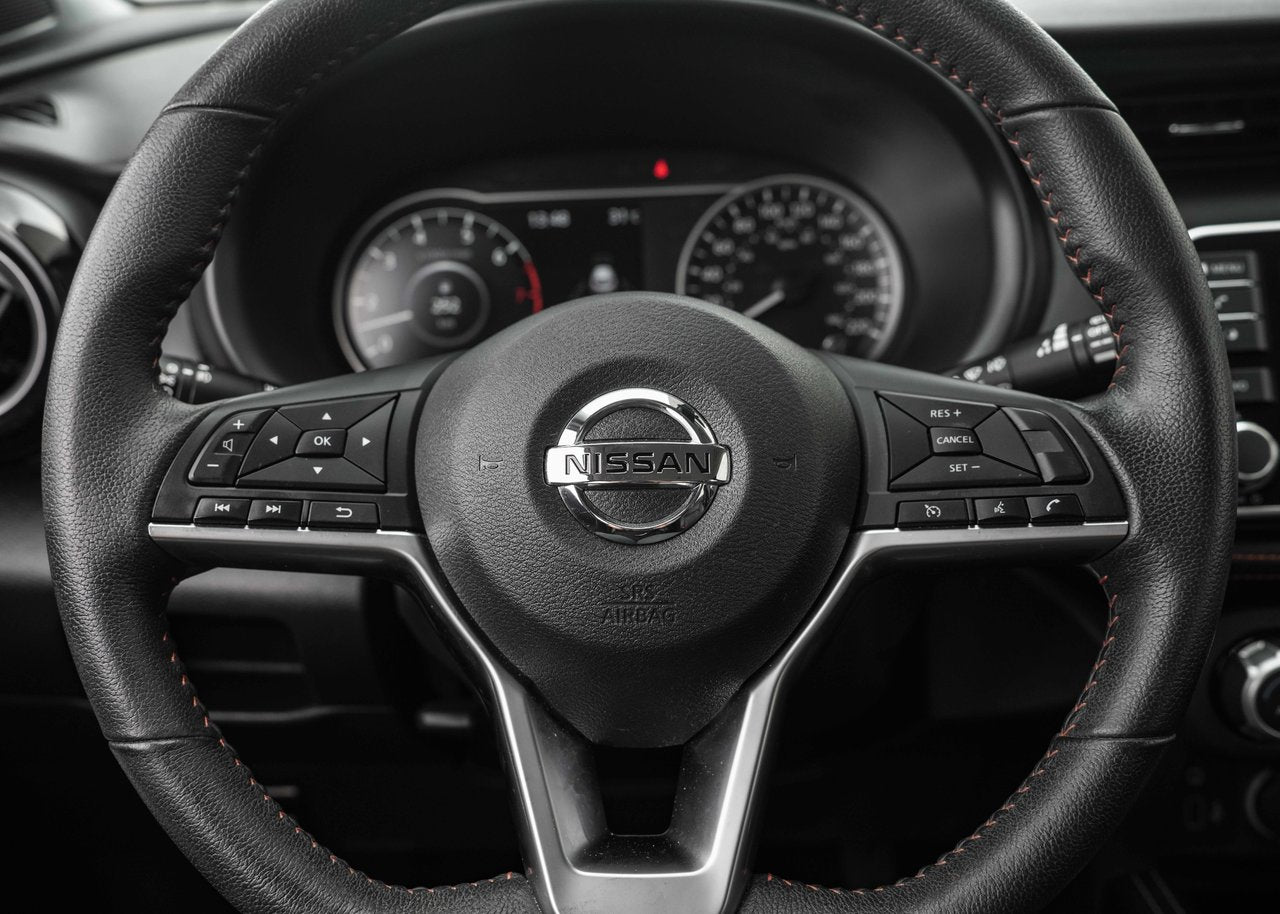2020 Nissan Kicks SR; CUIR CAMERA ANGLES MORT SIEGES CHAUFFANT MAGS