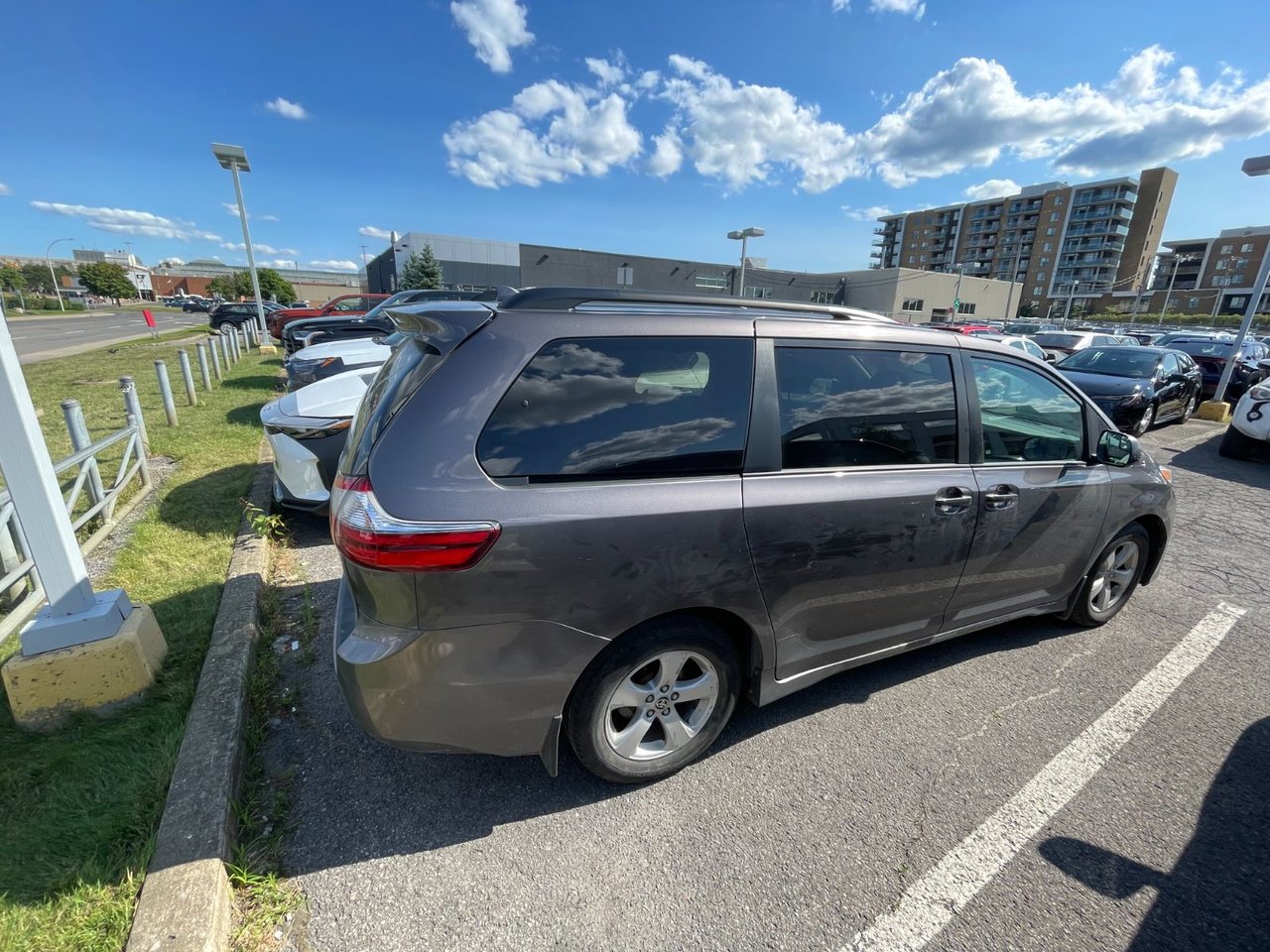 2020 Toyota Sienna LE