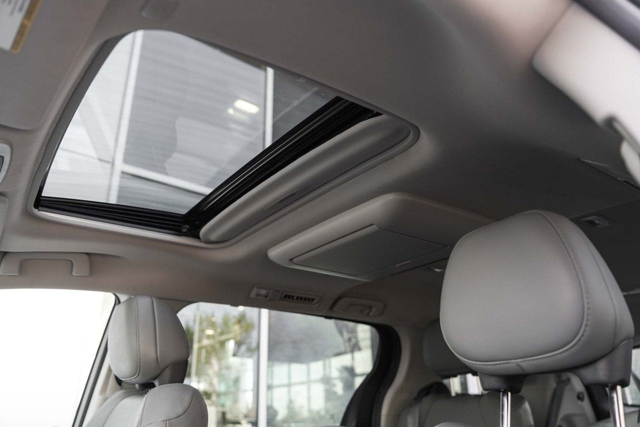 2023 Toyota Sienna LIMITED HYBRID AWD CUIR DVD SON JBL TOIT AWD