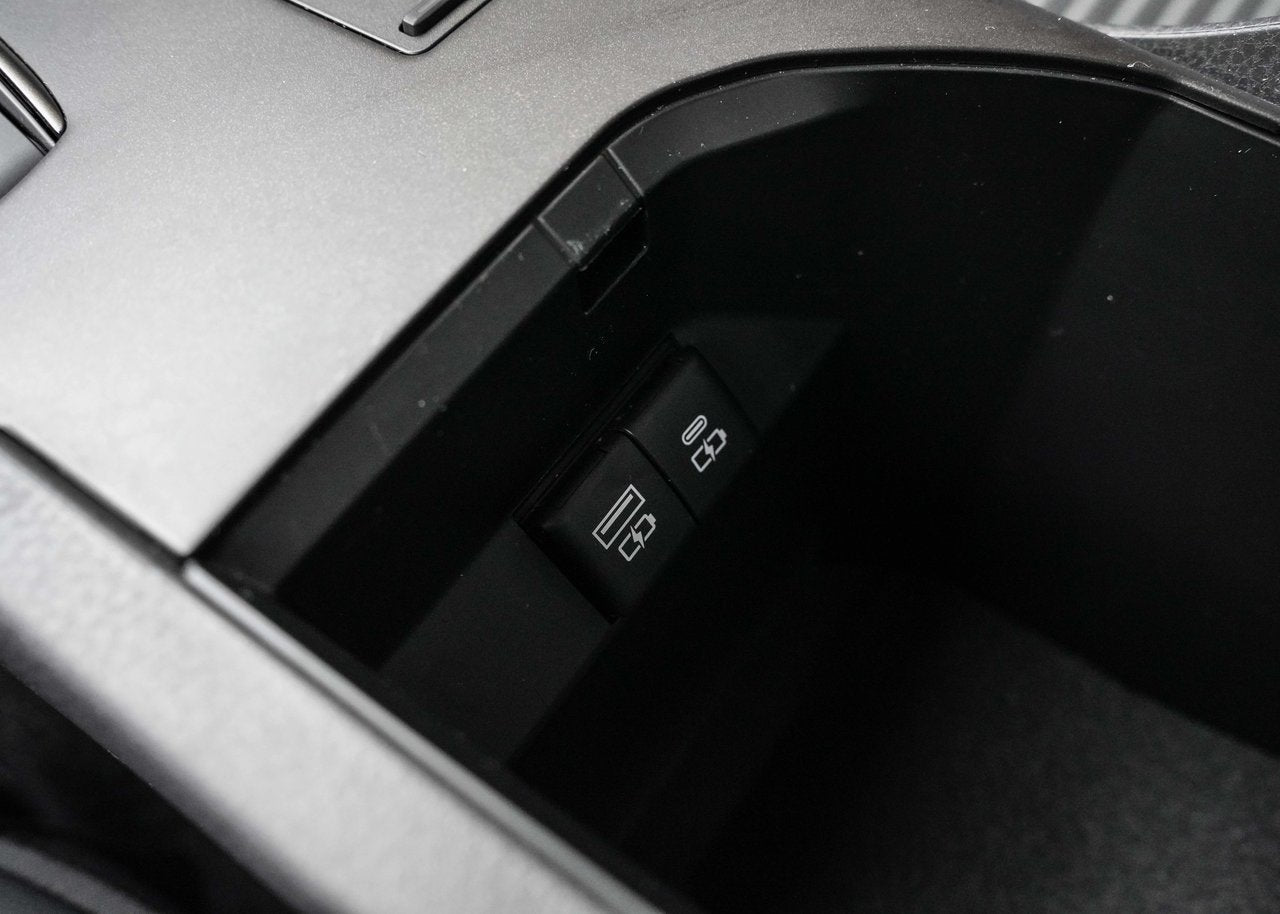 2023 Toyota Camry SE HYBRID