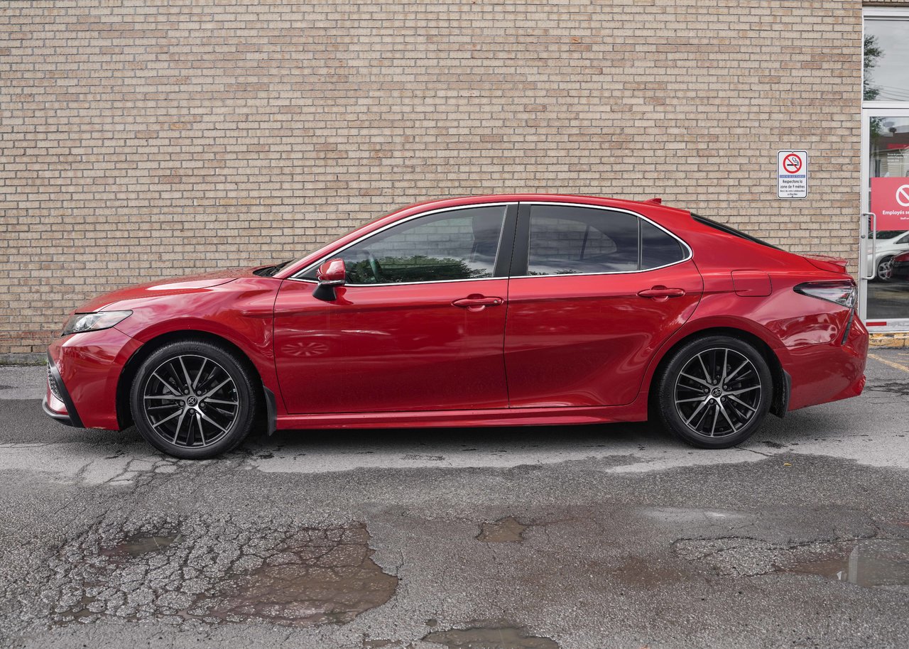 2023 Toyota Camry SE HYBRID