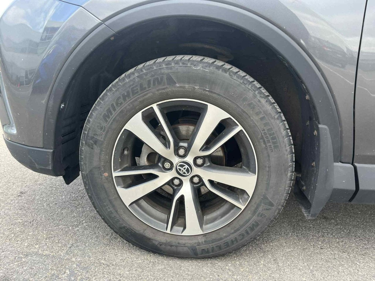 2018 Toyota RAV4 LE AWD