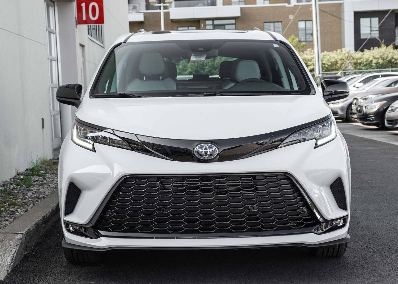 2025 Toyota Sienna XSE TECH