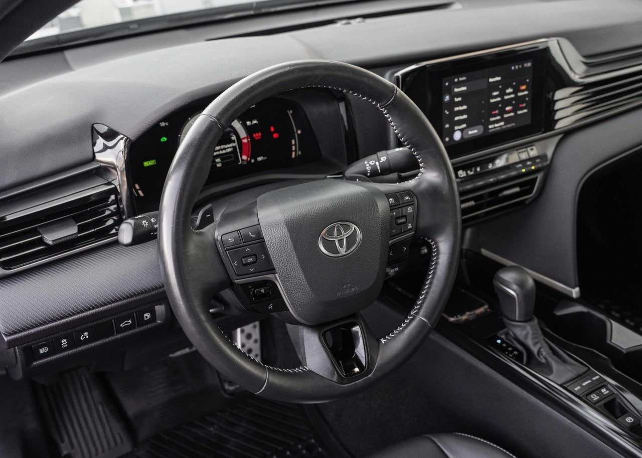 2025 Toyota Camry SE HYBRID