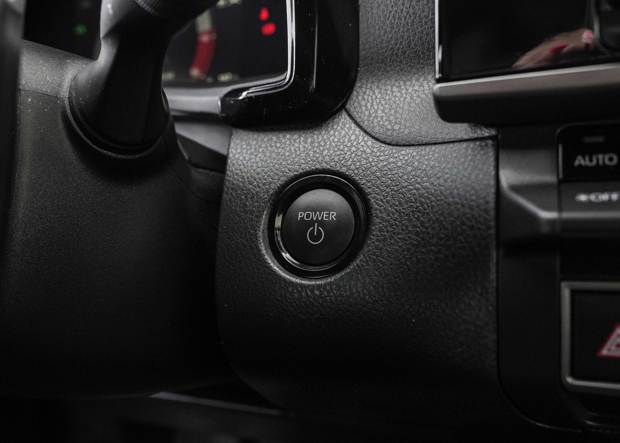 2025 Toyota Camry SE HYBRID