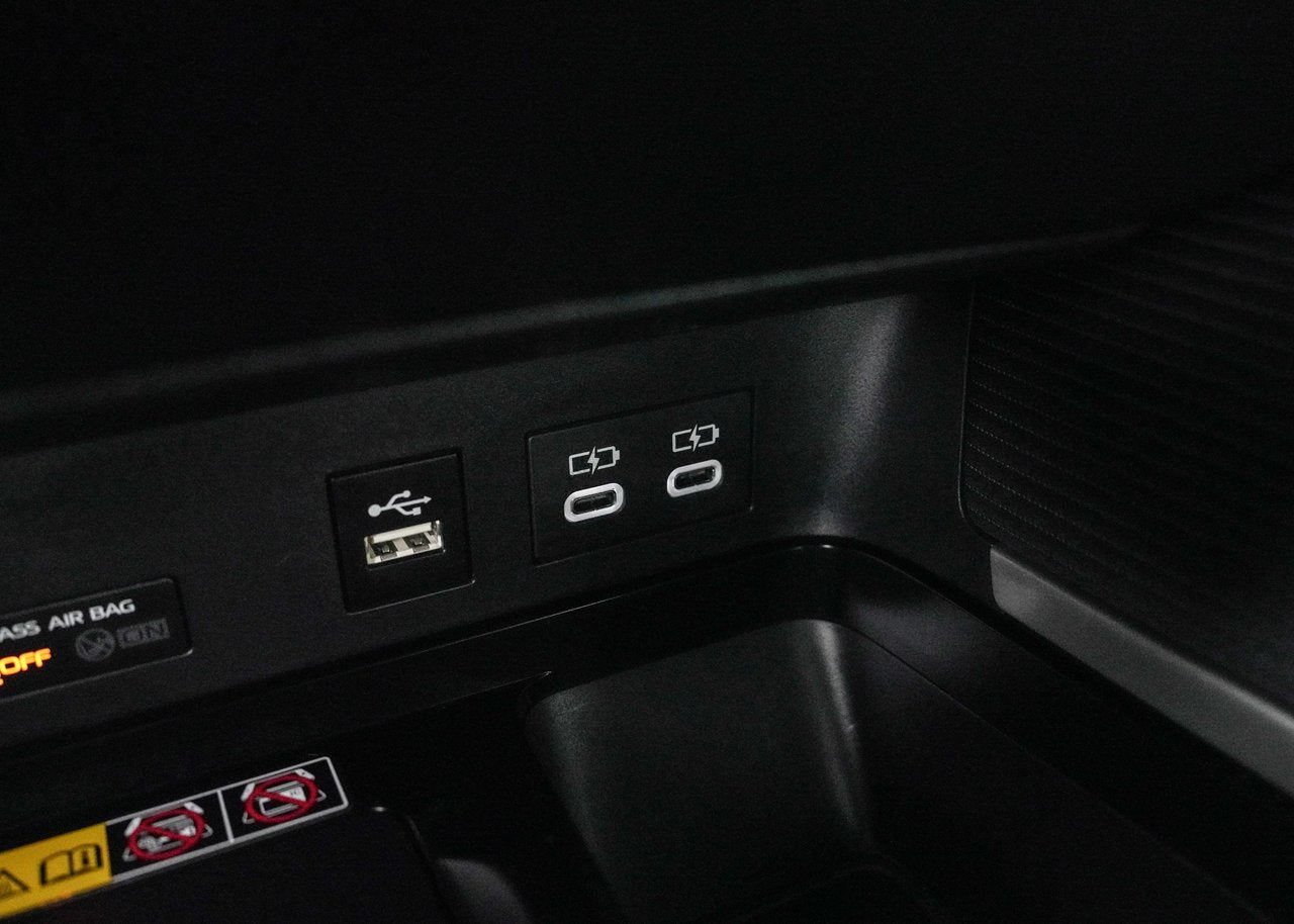 2025 Toyota Camry SE HYBRID