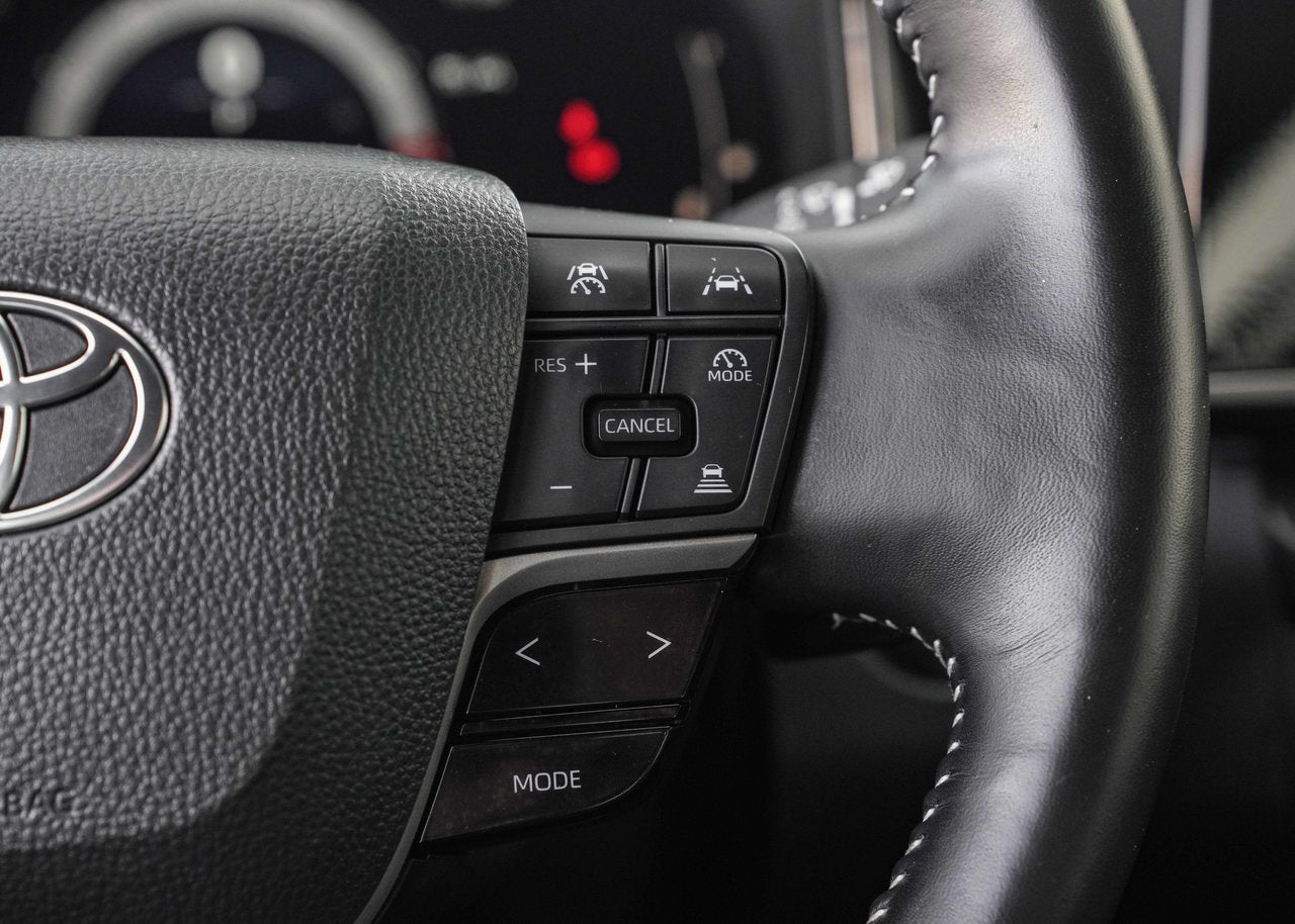 2025 Toyota Camry SE HYBRID