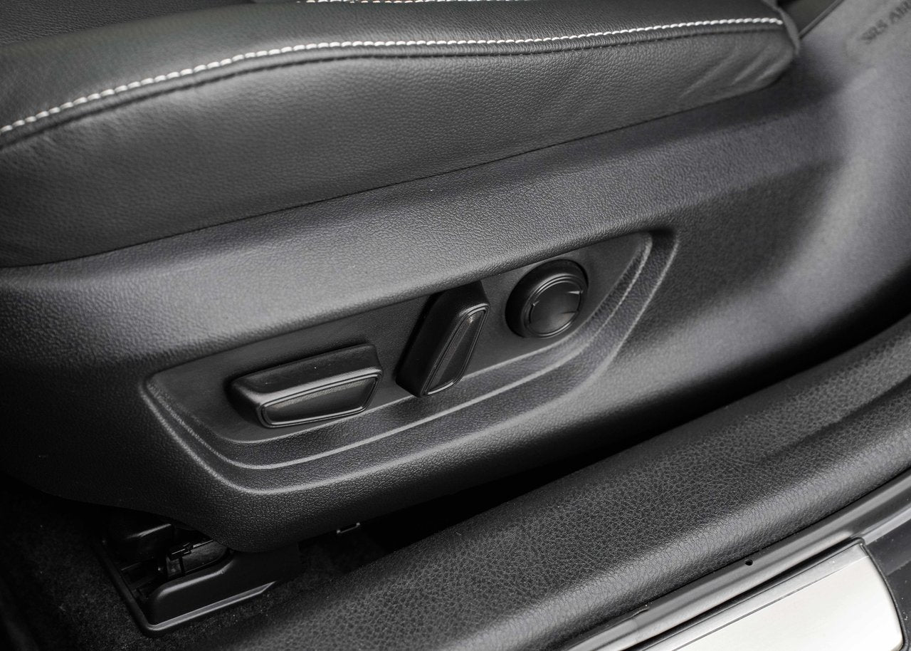 2025 Toyota Camry SE HYBRID